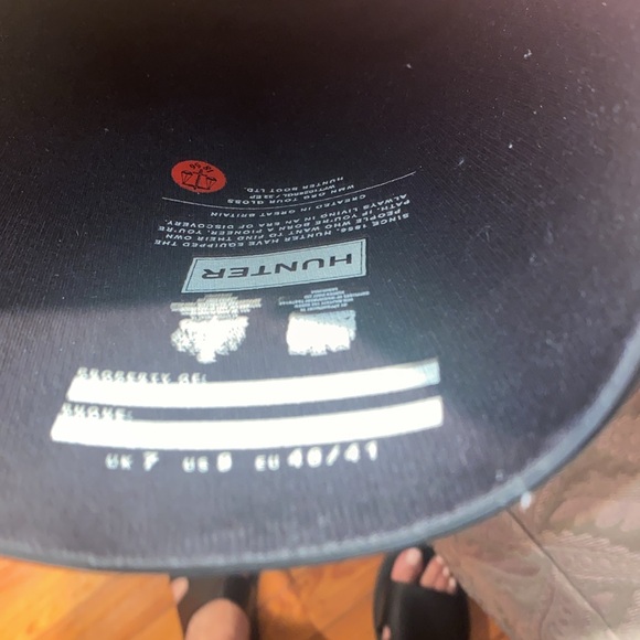 Hunter Original Tall Gloss Boot Bundle w/2 pair of boot sock liners - Picture 3 of 3